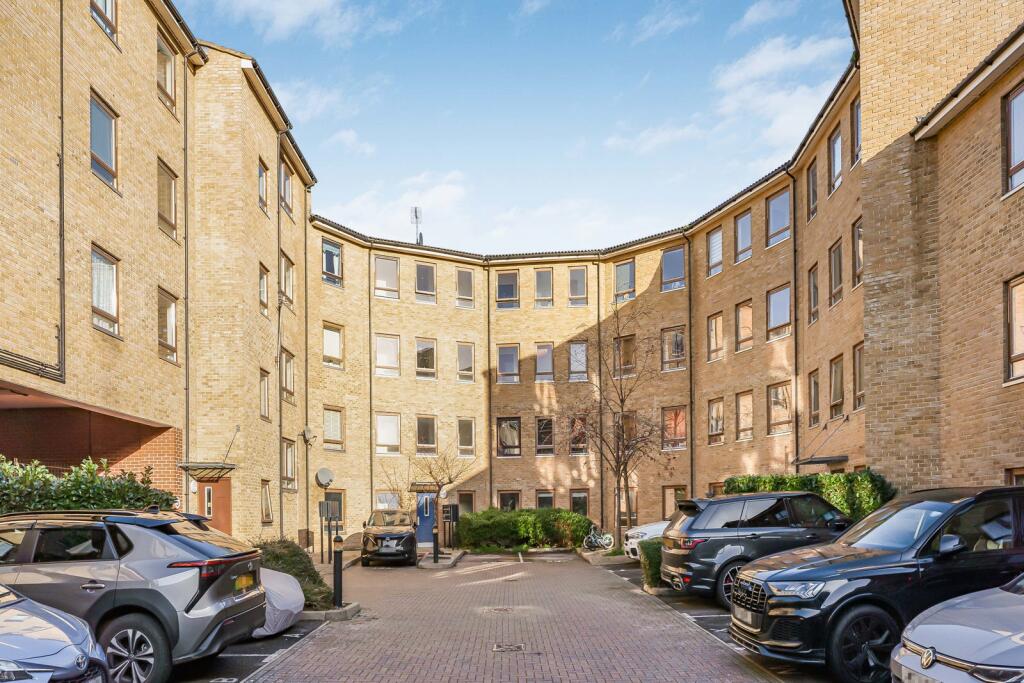 Main image of property: Brabazon Street, London, E14