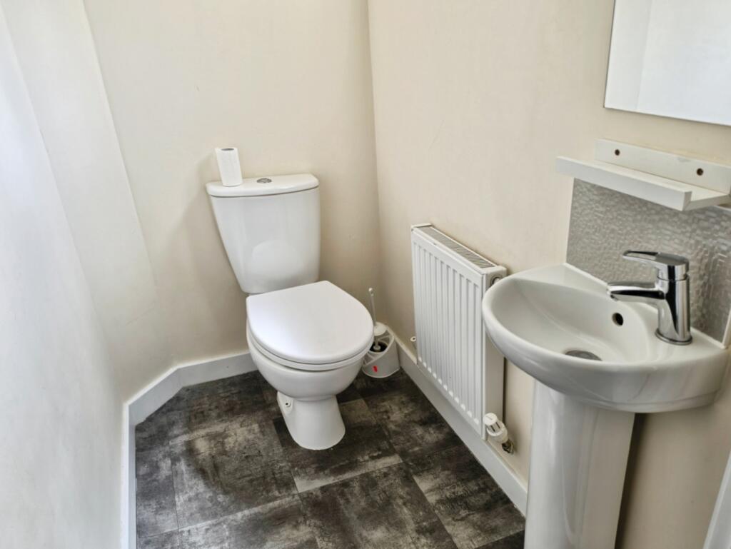 House in Oldham, Greater Manchester - View 5