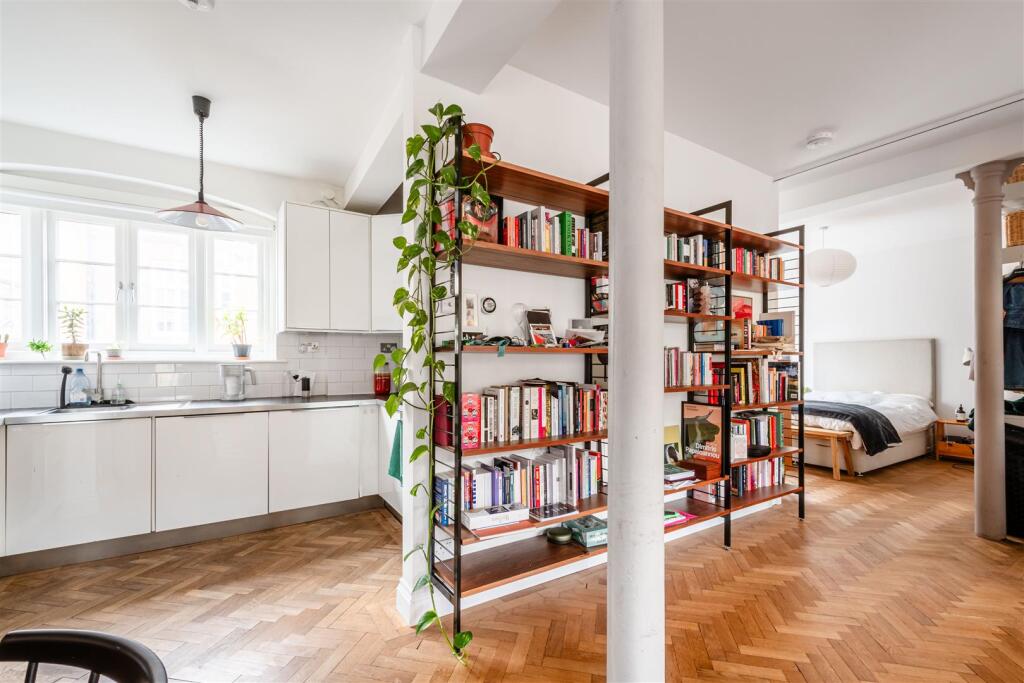 Apartment in London, Bethnal Green - More
