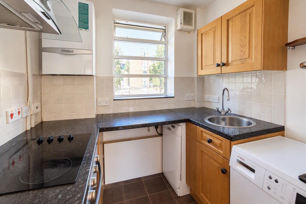 Apartment in London, Spring Grove - View 4