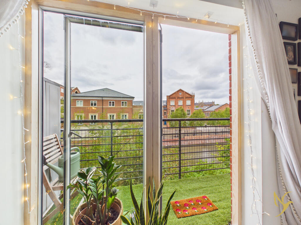 Apartment in Worcester, Worcestershire - View 5