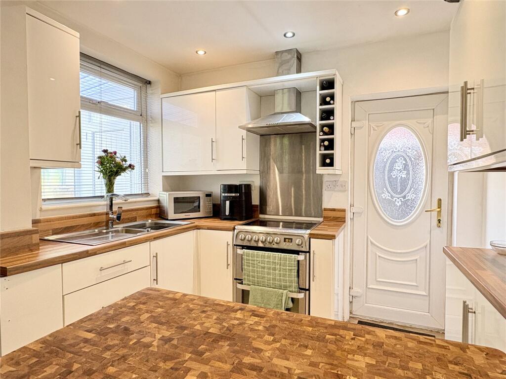 House in Oldham, Greater Manchester - View 5