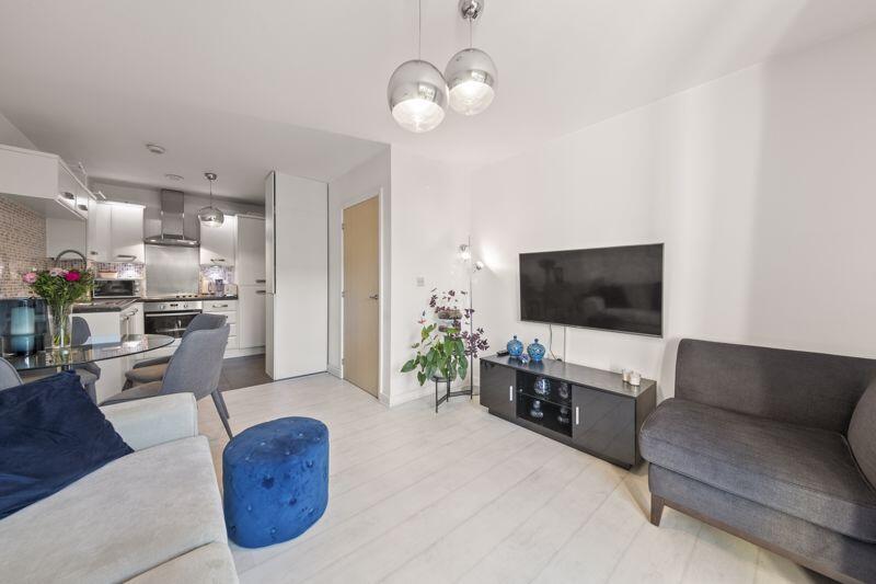 Apartment in Southall - View 3