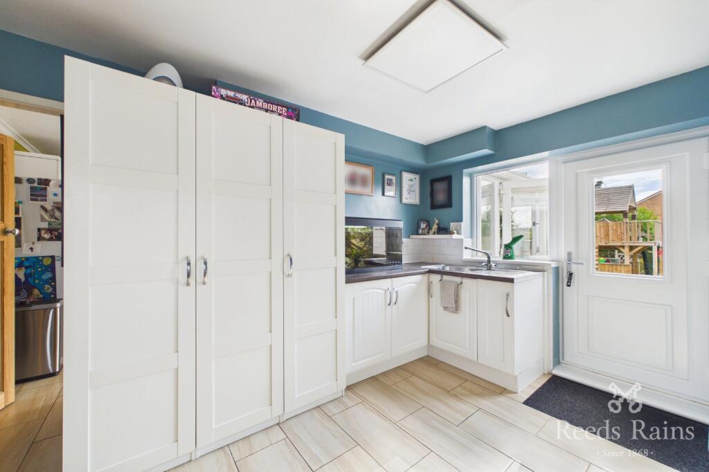 Womersley Road, Knottingley, West Yorkshire, WF11 photo 2