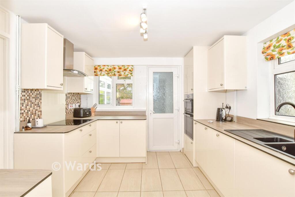 House in Tonbridge and Malling, Kent - More