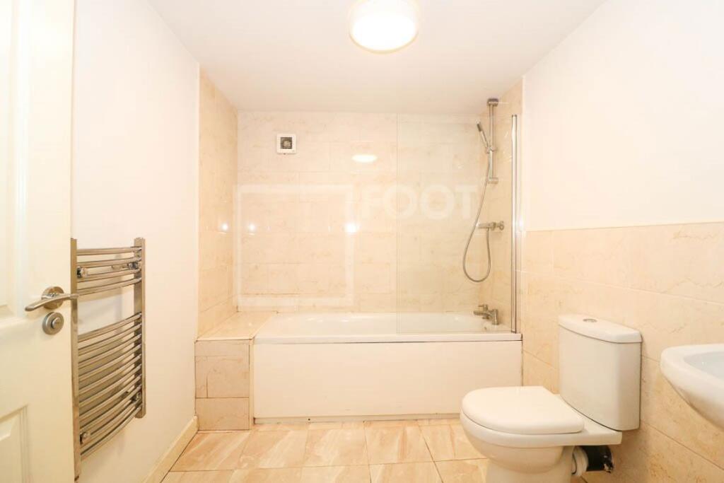 Apartment in Bradford, West Yorkshire - View 5