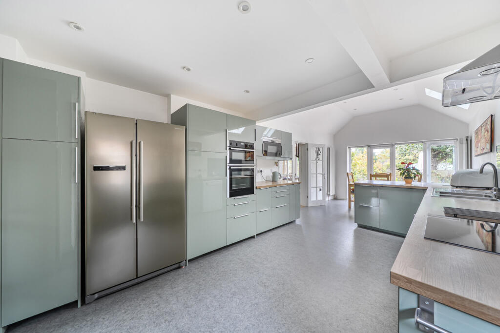 House in Upper Basildon, Basildon - View 3