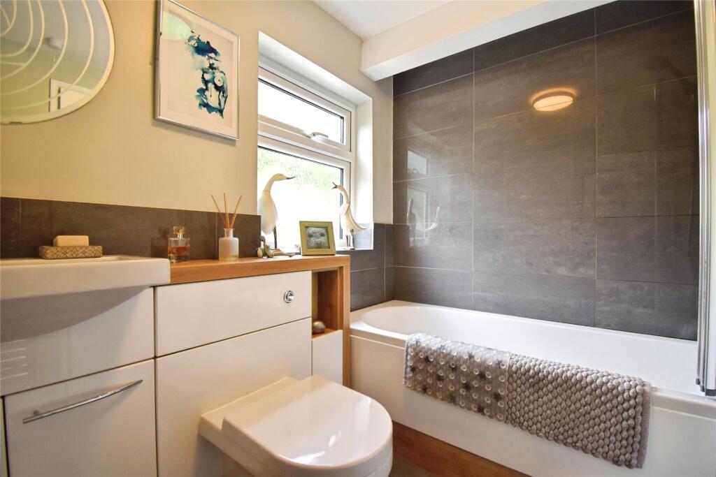 House in Luton, Ivinghoe - More