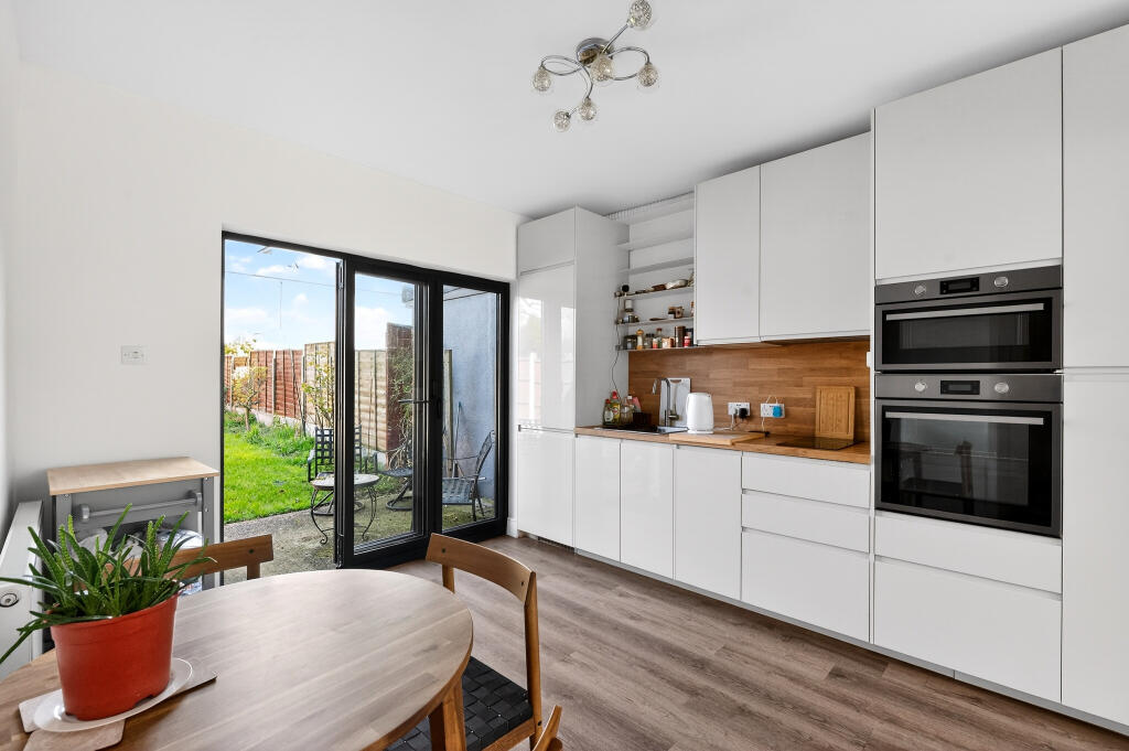 Main image of property: Park Lane, Hornchurch, RM11