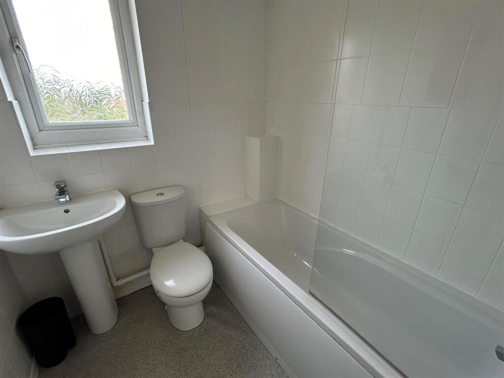 Kinross Way, Hinckley, Leicestershire – další