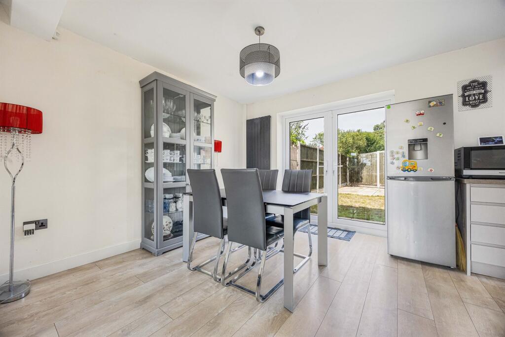 House in Reading, Emmer Green - More