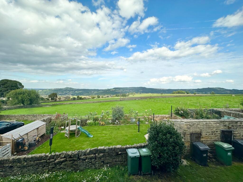 House in Huddersfield - View 3