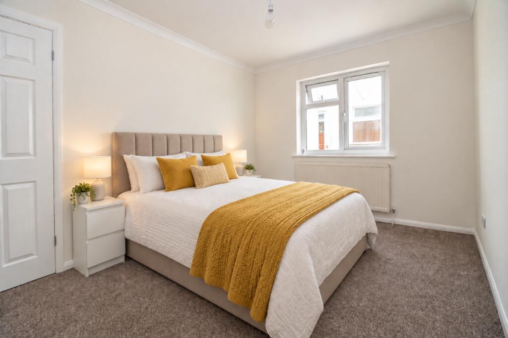 House in Portsmouth - More