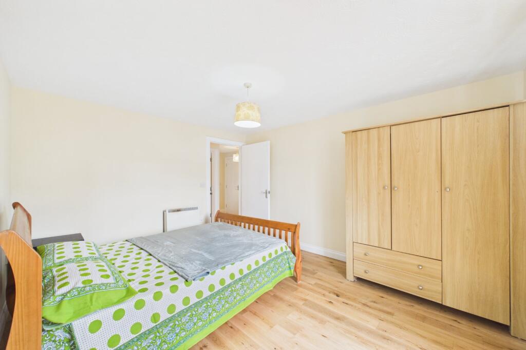 Apartment in Reading - View 5