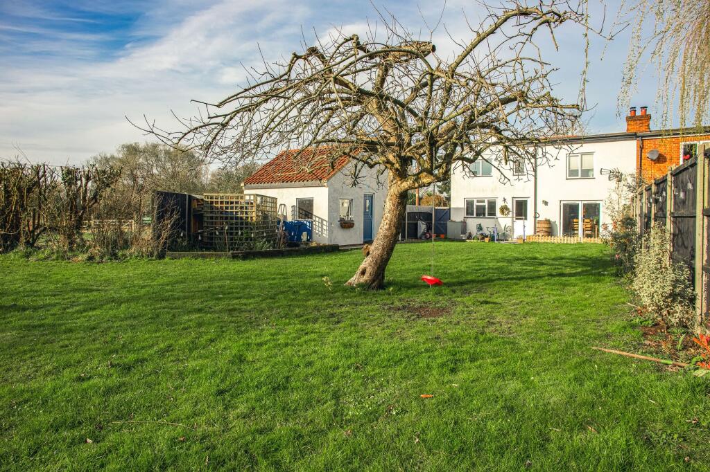 Main image of property: Characterful Cottage in Foulsham