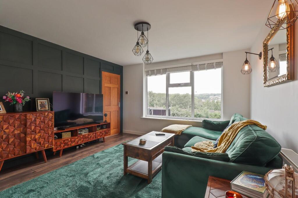 Holmhirst Drive, Woodseats, Sheffield, S8 0HA photo 2