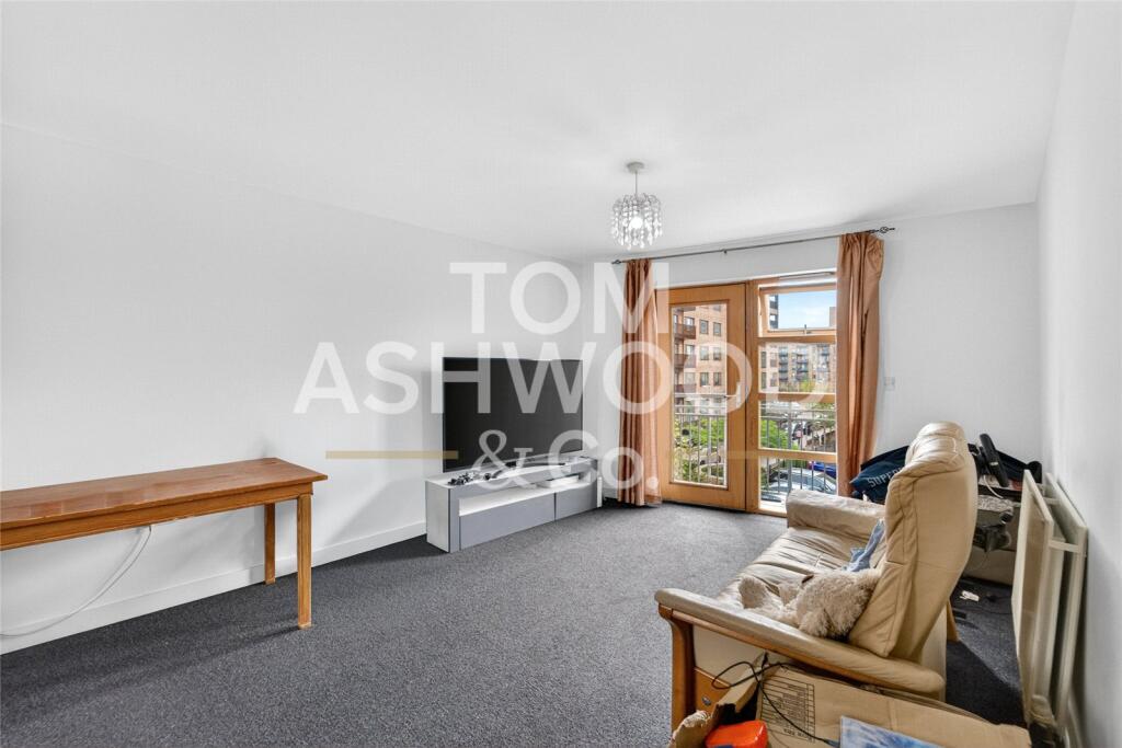 Apartment in Barking, Roding Riverside, Thames View - View 5