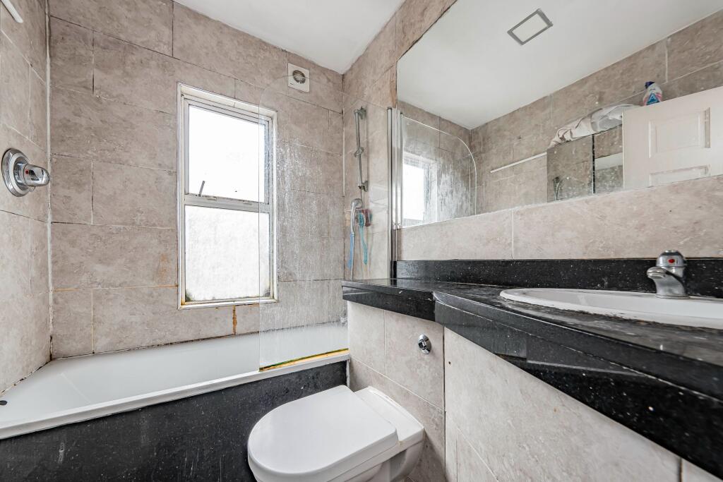 St. Stephens Road, Hounslow, TW3 - View 3