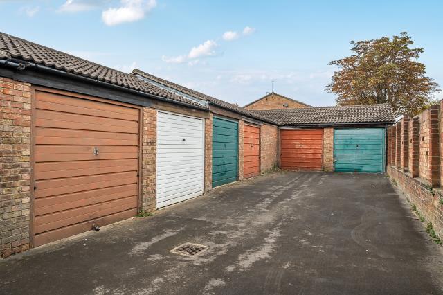 Sadlers Court, Abingdon photo 2