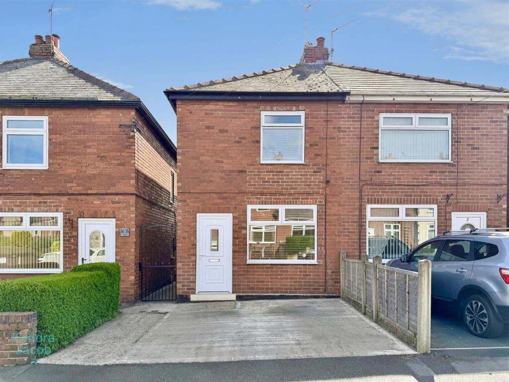 2-bed semi-detached on Dawber Street, Worksop, £140,000