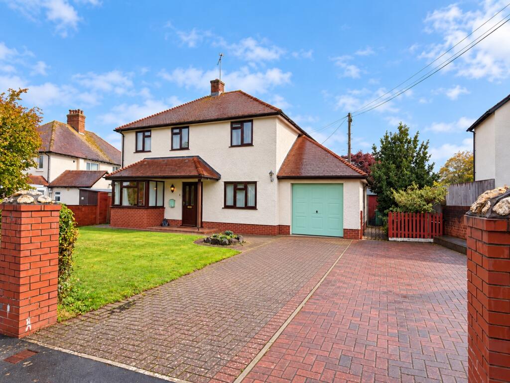 3-bed detached on Staunton Road, Minehead, £350,000