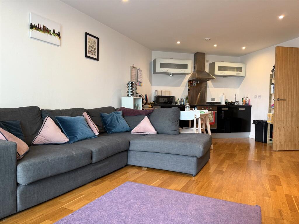 Gateway South, Marsh Lane, Leeds, LS9 photo 2