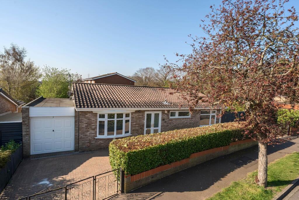 3-bed detached on Moriston Road, Bedford, £450,000