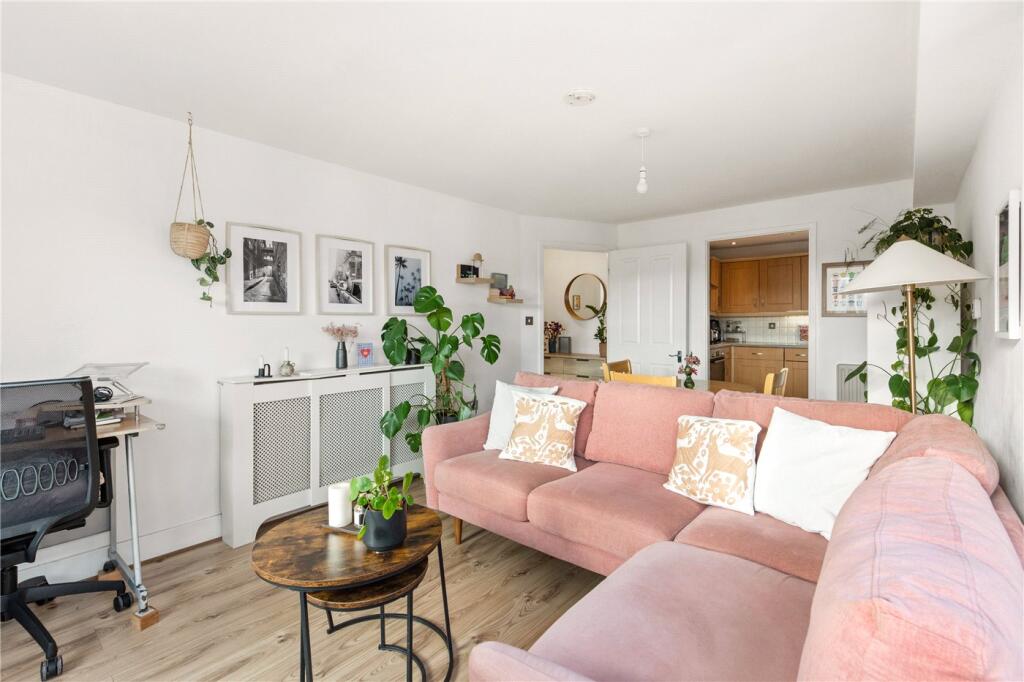 Main image of property: Hexton Court, 6 Brownswood Road, N4