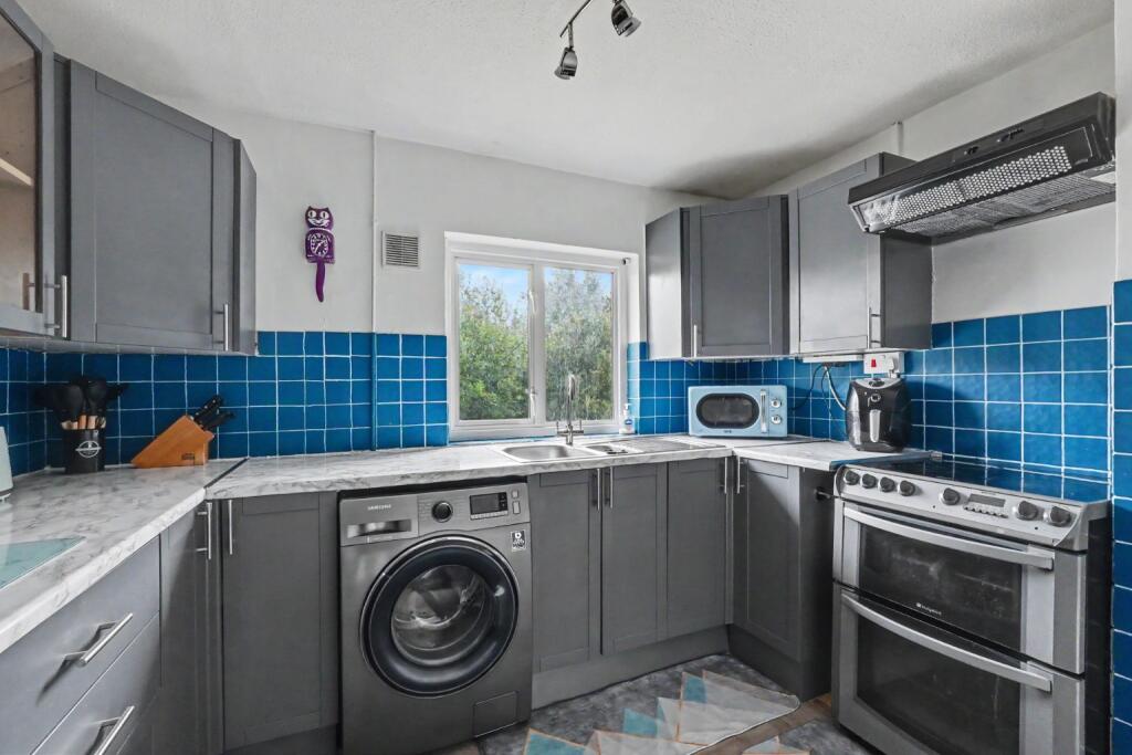 Apartment in Chatham, Medway - More
