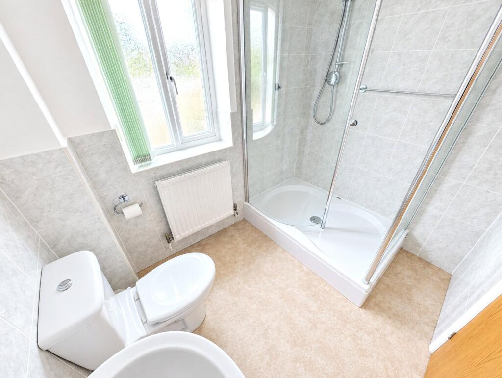 House in Binfield, Bracknell Forest - More