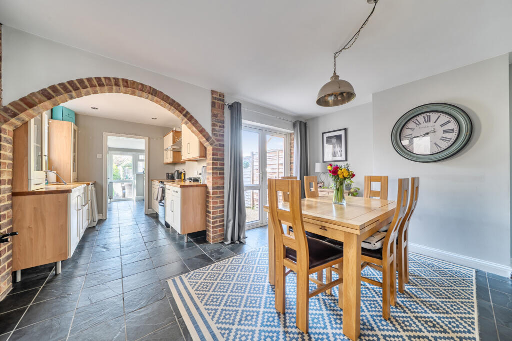 House in London, Broom Hill, Goddington - View 3