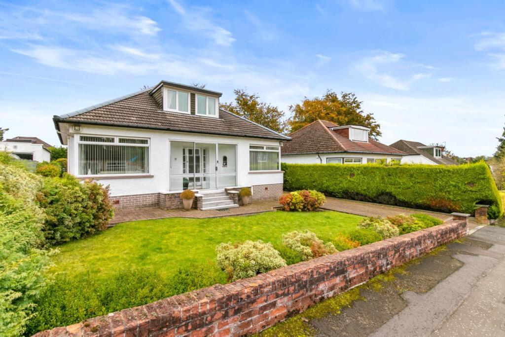 4-bed detached on Gilmourton Crescent, Newton Mearns, G77, £390,000