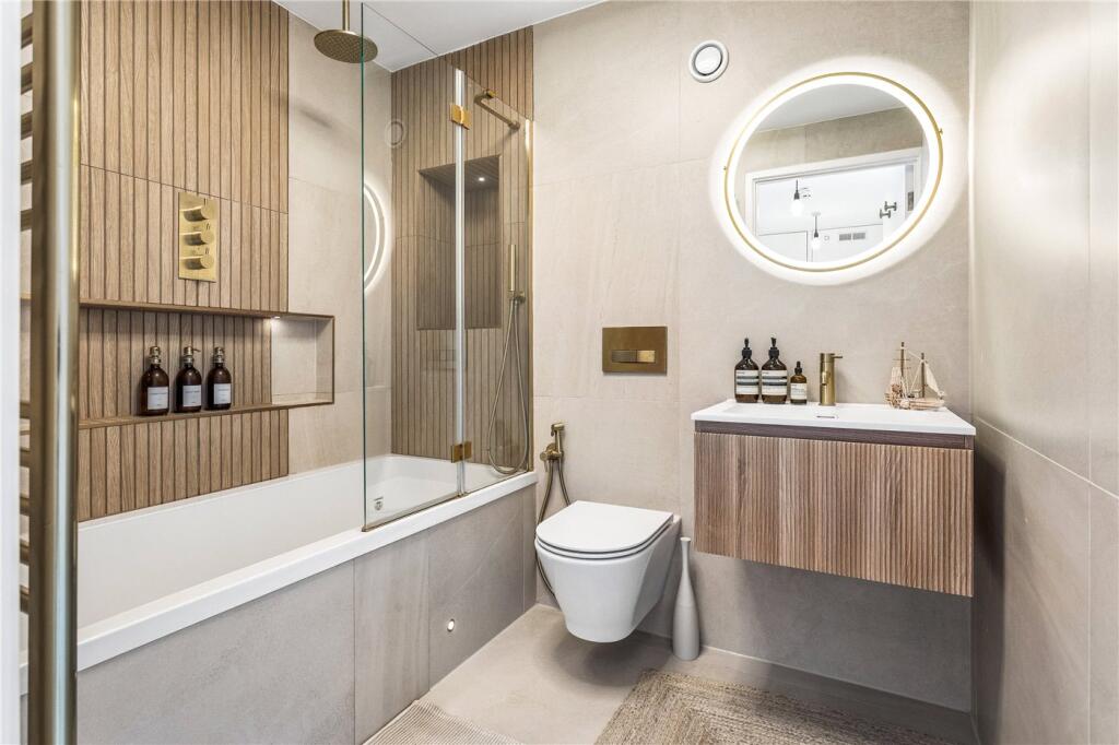 Apartment in London - More