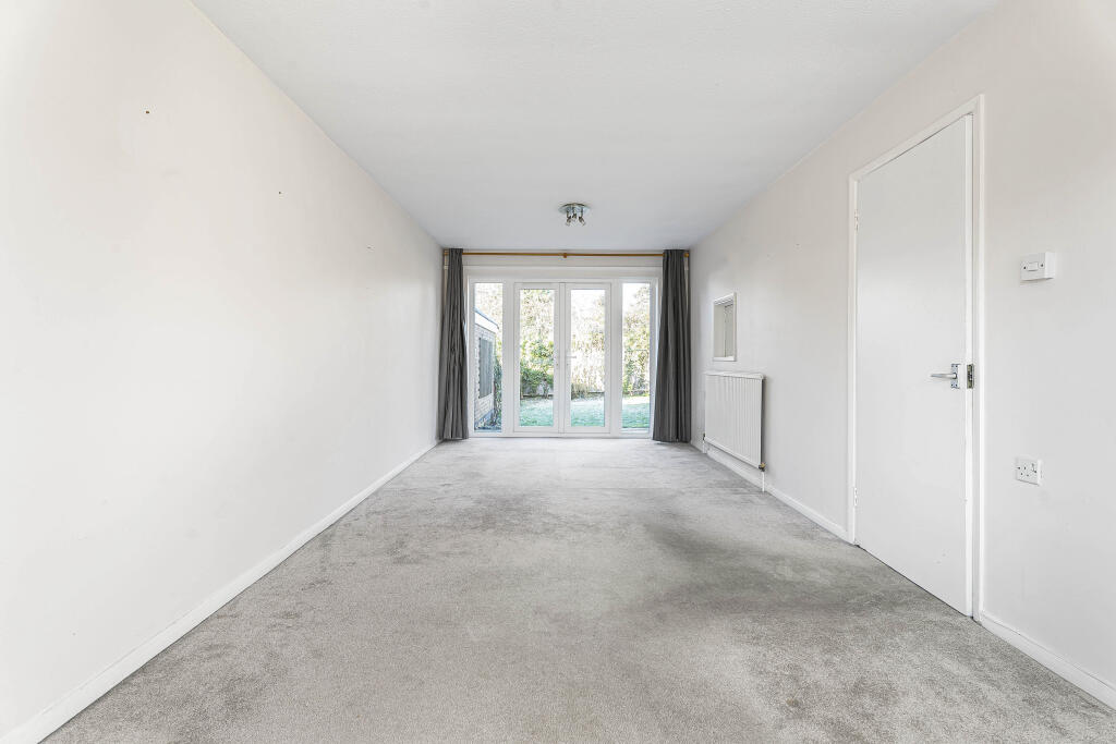 Cubitts Close, Welwyn, Hertfordshire, AL6 photo 3