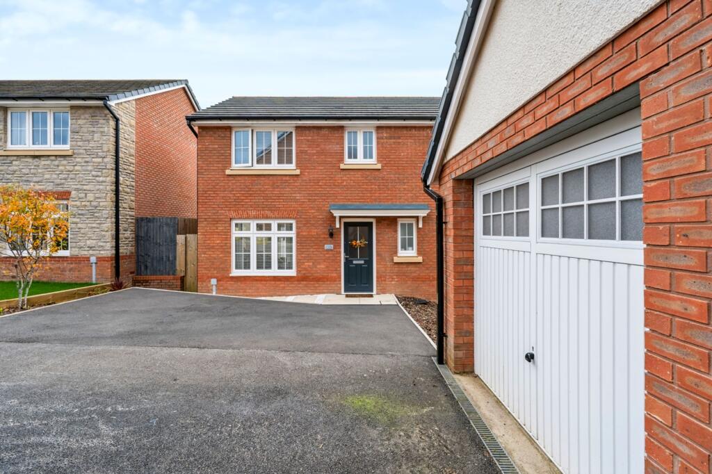 House in Cardiff, Tonyrefail - View 2