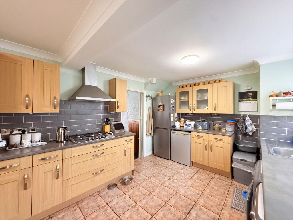 House in Romford - More