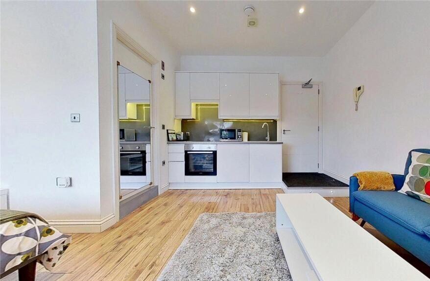 Flat 4 Juniper House, 56A New Broadway, Worthing, BN11 4HS photo 4