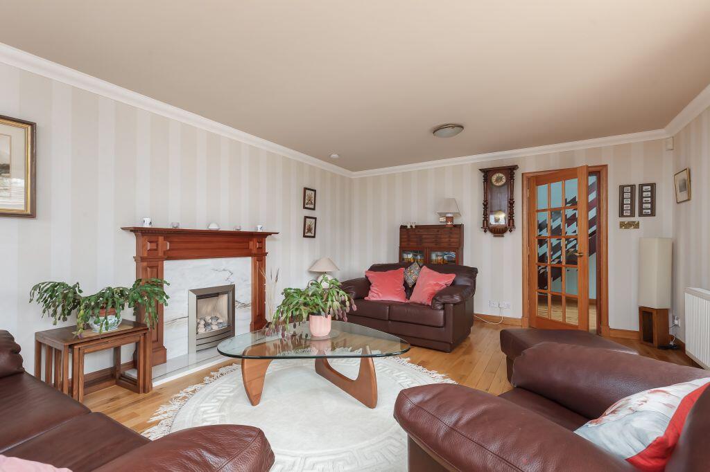 21 Crosswood Crescent, Balerno, EH14 7LX photo 4