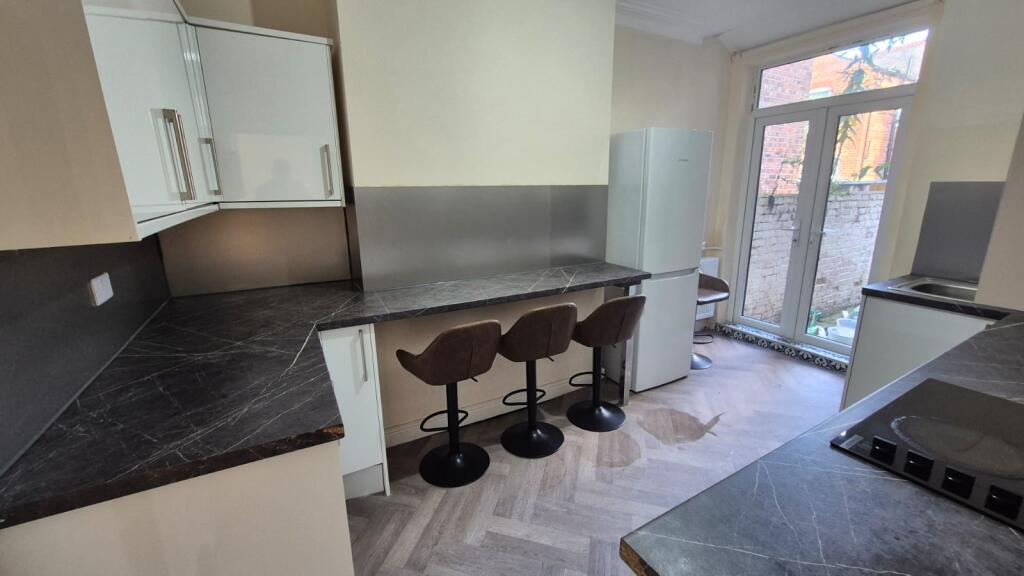 4 bedroom terraced house for rent