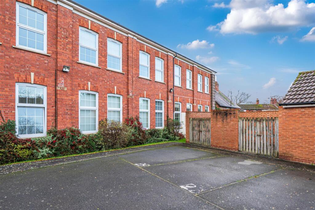 Bluemels Drive, Wolston, Coventry, CV8 photo 4