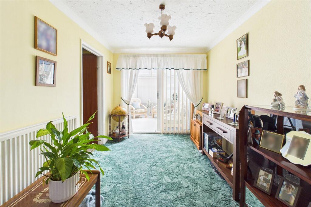 House in Stratton St Margaret, Upper Stratton - View 4
