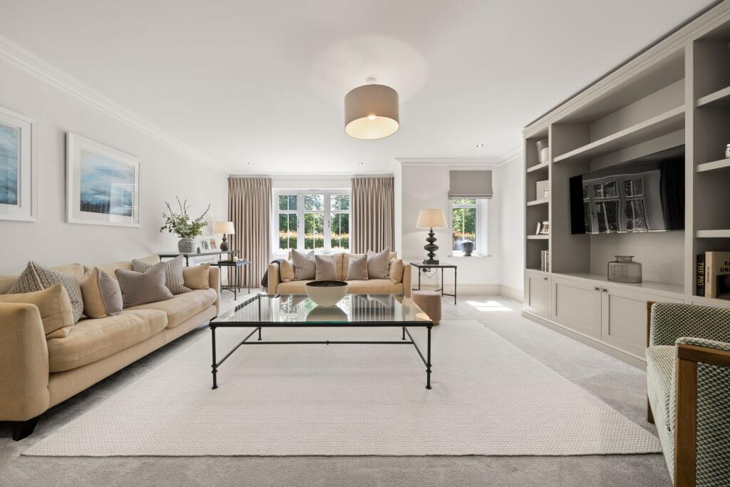 Leatherhead Road, Oxshott, KT22 photo 4