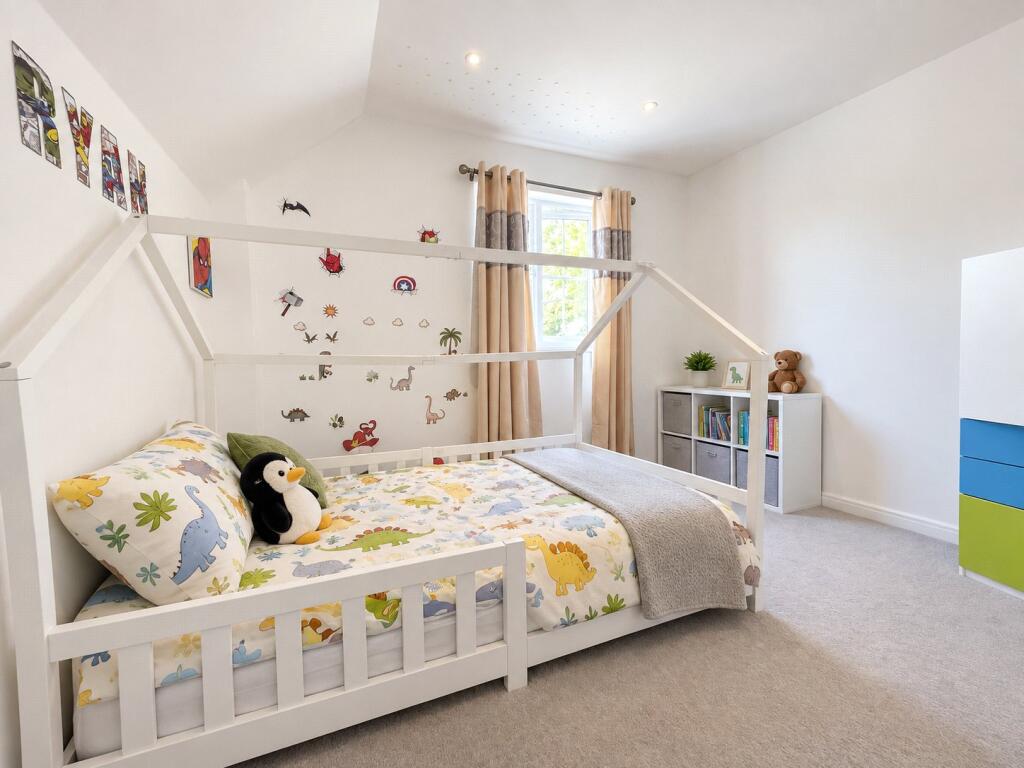 House in Twickenham - More