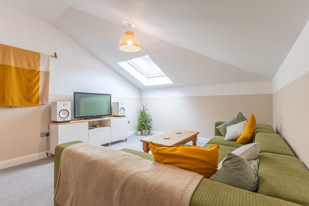 Apartment in Guildford - View 4