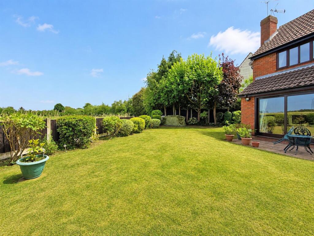 Hawthorn Road, Hatfield Peverel, Chelmsford photo 4
