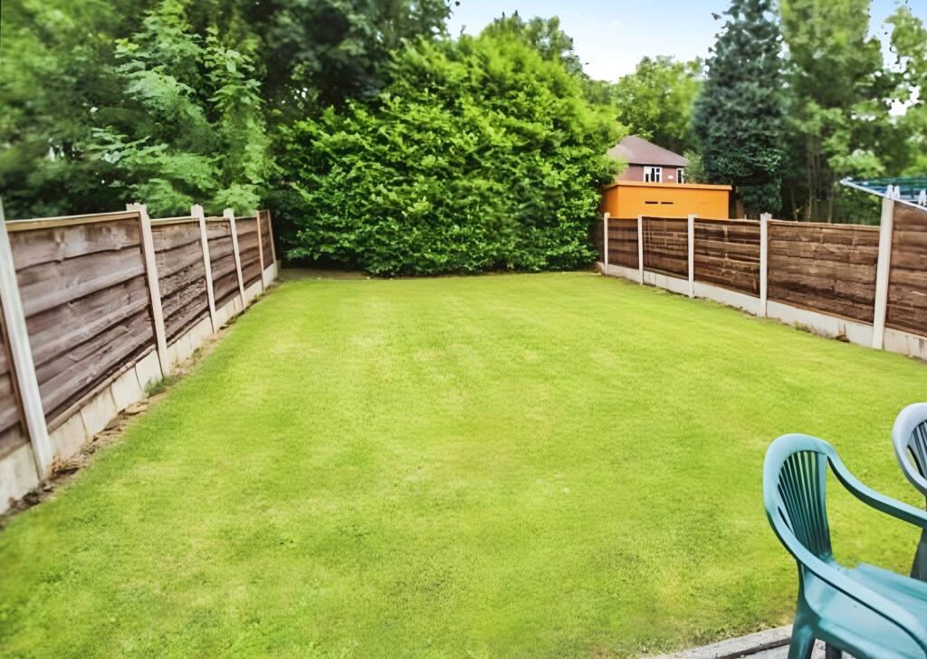 6 bedroom semi-detached house for rent