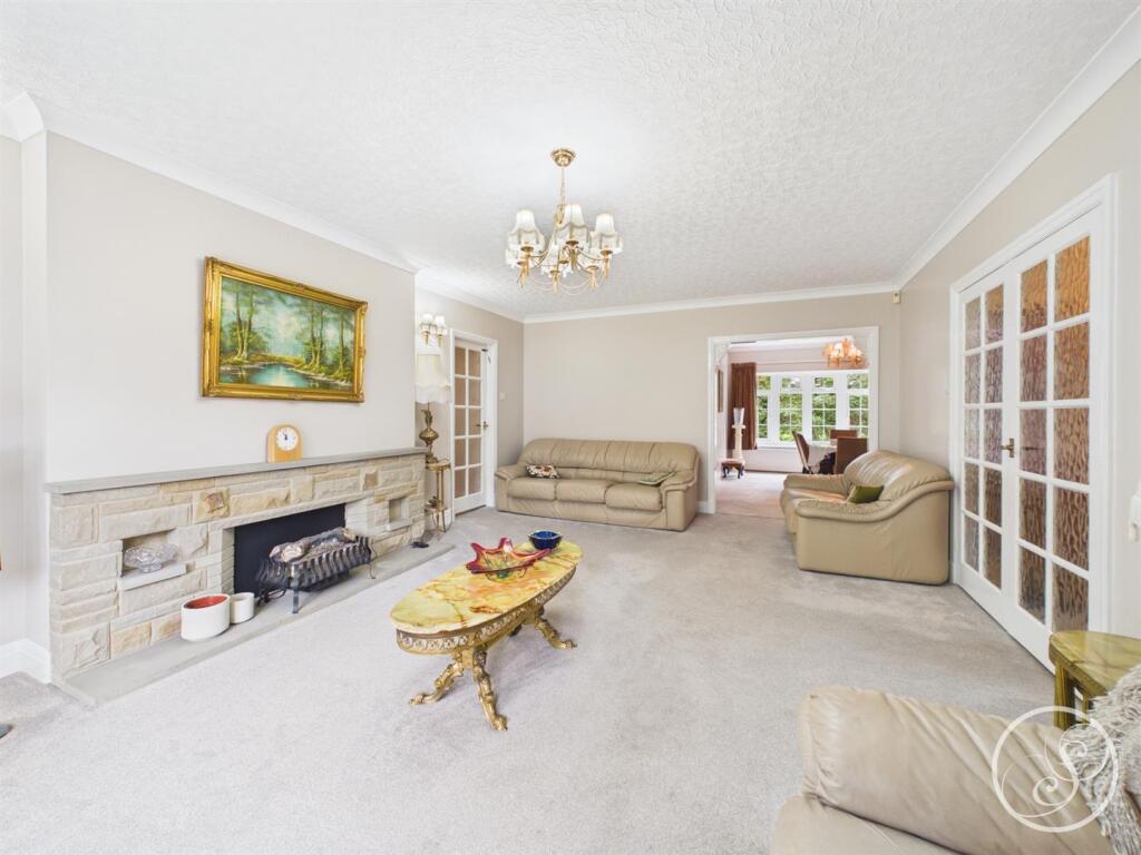 Apartment in Leeds, Alwoodley - View 4