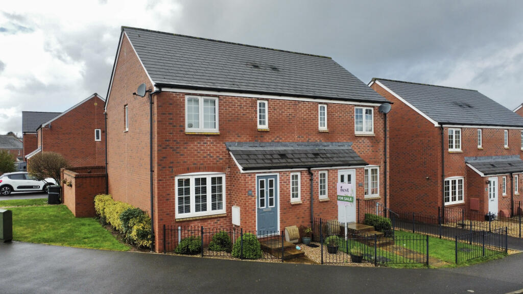 3-bed semi-detached on Aspin Road, Wellington, £260,000