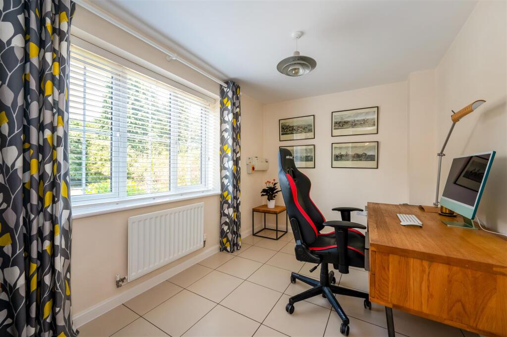 House in Clanfield - View 5