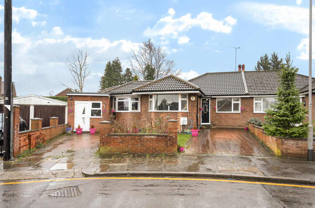 Main image of property: Matlock Crescent, Luton, Bedfordshire